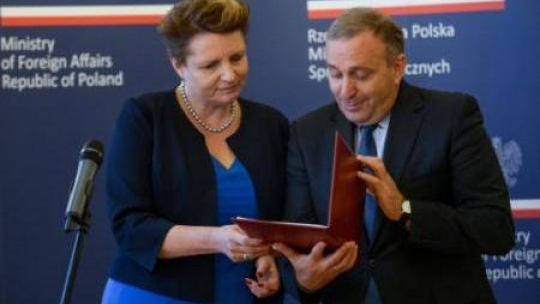 Przekazanie praw autorskich do melodii "Czerwone maki na Monte Cassino". Fot. PAP/M. Obara