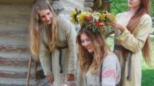 Rekonstrukcja obrzędów. Źródło: Karpacka Troja