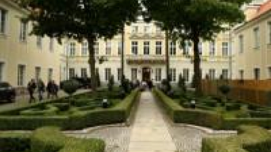 Dom Arcybiskupów Warszawskich. Fot. PAP/T. Gzell