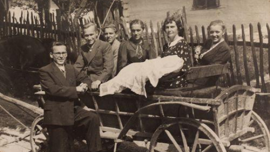 Władysław Gędłek z rodziną tuż przed niemiecką pacyfikacja. 