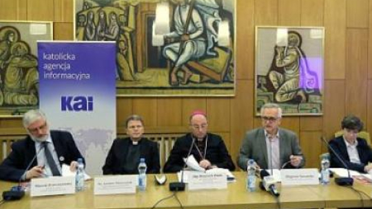 Uczestnicy konferencji prasowej nt. X Zjazdu Gnieźnieńskiego Fot.PAP/Radek Pietruszka