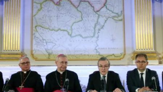 Bp Artur Miziński, abp Stanisław Gądecki, min. Piotr Gliński, dyr. Krzysztof Dudek. Warszawa,27.11.2015. Fot.PAP/T.Gzell