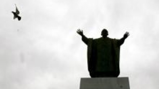 Pomnik Jana Pawła II w Hamtrack. Fot. PAP/EPA