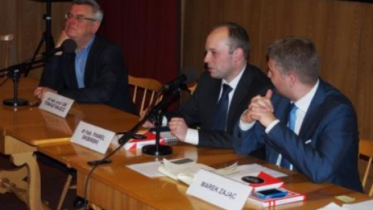 Dyskusja „Budowanie niepodległej: zderzenie narracji”. Fot. R. Jurszo