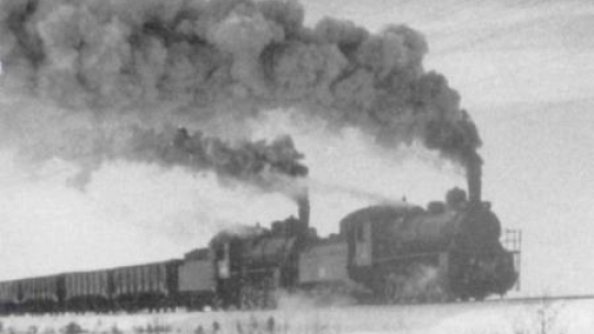 Transport więźniów na wschód - zdjęcie z wystawy IPN „Deportacje Górnoślązaków do ZSRR w 1945 roku”. Źródło: IPN