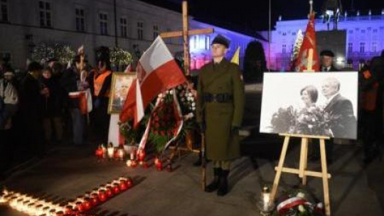Uroczystości przed Pałacem Prezydenckim w Warszawie, w 68. miesięcznicę katastrofy smoleńskiej. Fot. PAP/R. Pietruszka