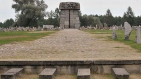 Pomnik ku czci ofiar nazistowskich zbrodni na terenie b. niemieckiego obozu zagłady w Treblince. Fot. PAP/P. Piątkowski