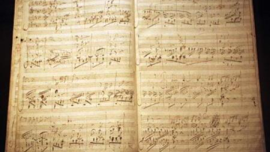 Unikalny rękopis Beethovena - trio fortepianowe B-dur op. 97 w Bibliotece Jagiellońskiej. Fot. PAP/J. Bednarczyk 