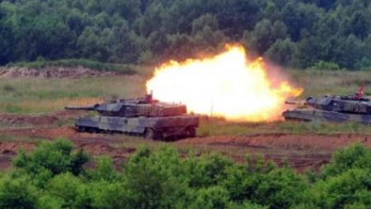 Duńskie czołgi Leopard 2A5 podczas ćwiczeń na Poligonie Drawskim SABER STRIKE-15 .  Fot. PAP/M. Bielecki