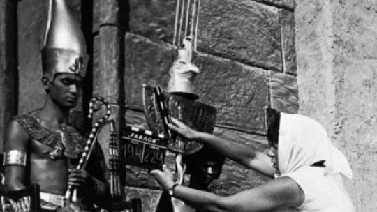 Na planie filmu "Faraon" w reż. Jerzego Kawalerowicza. Uzbekistan w Azji Środkowej, 1962-1965. Fot. PAP/CAF