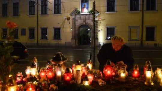 „Okno papieskie” w Pałacu Biskupim w Krakowie – 10. rocznica śmierci Jana Pawła II. Fot. PAP/J. Bednarczyk 