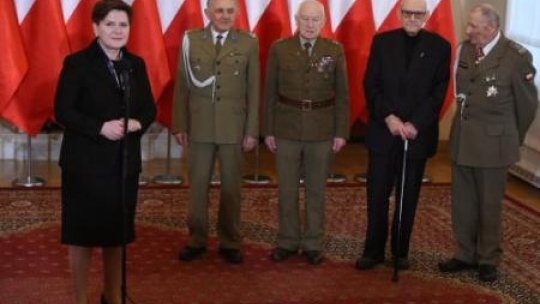 Premier Beata Szydło podczas spotkania z Żołnierzami Wyklętymi. Warszawa, 01.03.2016. Fot. PAP/R. Pietruszka