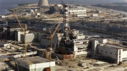 Elektrownia atomowa w Czarnobylu na zdjęciu z 1 października 1986 r. Fot. PAP/EPA