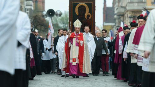 Uroczyste powitanie kopii cudownego Obrazu Matki Bożej Częstochowskiej, który przybył do Gniezna. Fot. PAP/J.Kaczmarczyk
