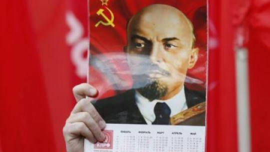 Komunistyczna manifestacja w Moskwie w rocznicę urodzin Lenina. 22.04.2016. Fot. PAP/EPA