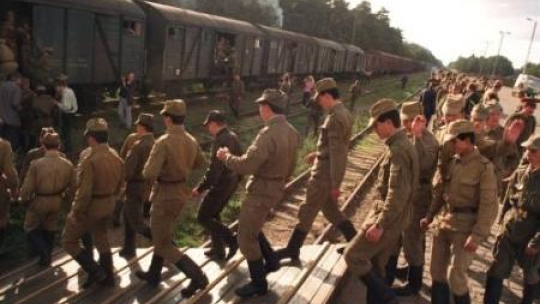 2.10.1992 r. Ostatni rosyjski transport operacyjny opuszcza garnizon w Bornem-Sulinowie. Fot. PAP/J. Undro