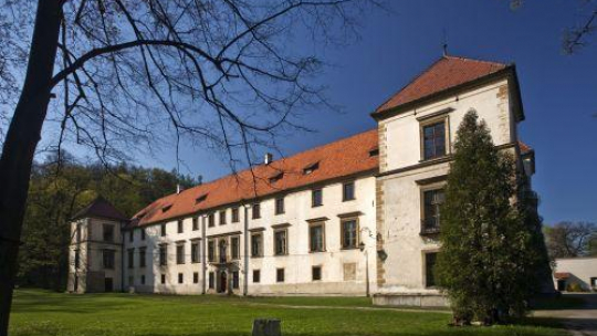 Renesansowy zamek w Suchej Beskidzkiej. Fot. PAP/J. Ochoński