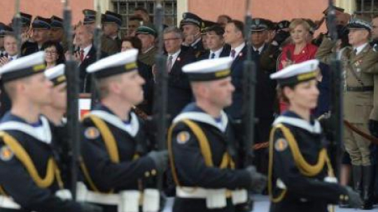 Obchody Święta Narodowego 3 Maja na pl. Zamkowym w Warszawie. Fot. PAP/J. Turczyk