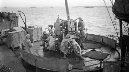 Załoga ORP "Piorun". 1940 r. Źródło: Wikimedia Commons/Imperial War Museums