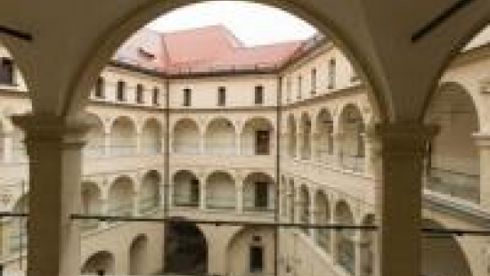 Pieskowa Skała - krużganki. Fot. PAP/S. Rozpędzik