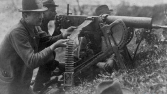 III powstanie śląskie - powstańczy ciężki karabin maszynowy Maxim wz. 1908 w akcji nad Odrą. Źródło: NAC