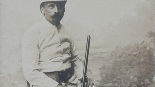 Henryk Sienkiewicz w stroju myśliwskim. Około 1910 r. Źródło: BN Polona