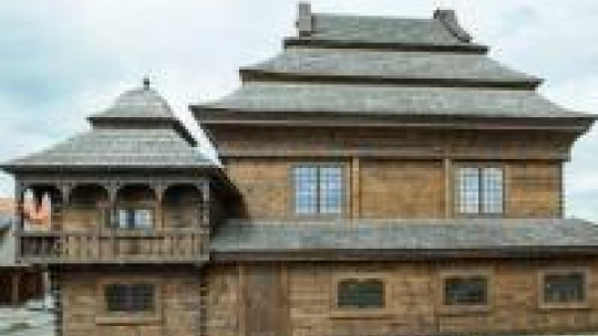 Wierna replika drewnianej XVII-wiecznej synagogi w Biłgoraju. Fot. PAP/W. Pacewicz