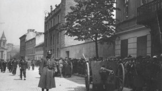 Zamach majowy. Stanowisko artylerii na ulicy Mokotowskiej w Warszawie. Źródło: NAC. 