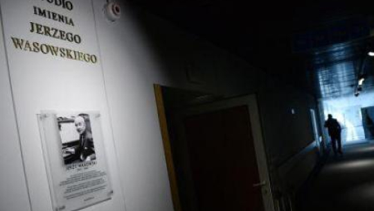 Tablica pamiątkowa odsłonięta podczas uroczystości nadania studiu PR imienia Jerzego Wasowskiego. Fot. PAP/J. Turczyk