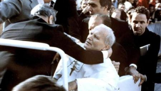 Zamach na papieża Jana Pawła II na placu św. Piotra w Rzymie. 13.05.1981. Fot. PAP/Archiwum