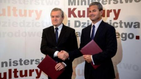 Wicepremier, min. kultury Piotr Gliński i szef międzynarodowej kancelarii Dentos Elliott Portnoy. Fot. PAP/J. Kamiński