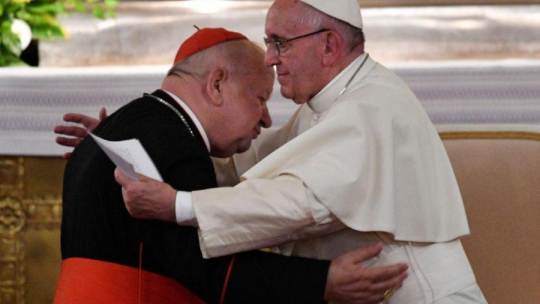 Papież i kard. Dziwisz podczas spotkania Franciszka z polskimi biskupami w Katedrze na Wawelu. Fot. PAP/M. Kulczyński