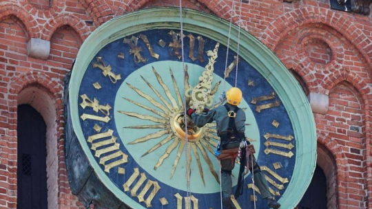 Oględziny mechanizmów zegara Ratusza Głównego Miasta w Gdańsku. Fot. PAP/A. Warżawa
