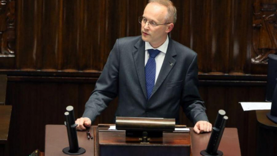 Prezes IPN Łukasz Kamiński podczas posiedzenia Sejmu przedstawia informację o działalności Instytutu. Fot. PAP/T. Gzell 