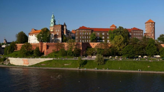 Widok Zamku Królewskiego na Wawelu w Krakowie. Fot. PAP/S. Rozpędzik