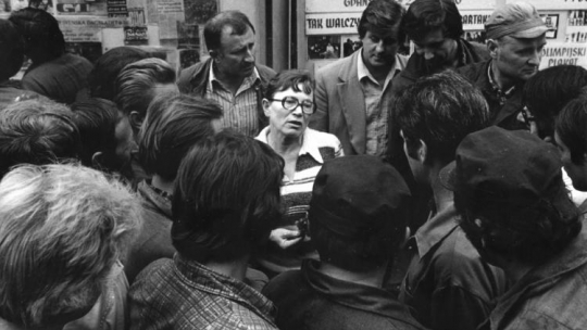 Strajk okupacyjny załogi Stoczni im. Lenina w Gdańsku. Na zdjęciu Anna Walentynowicz. Fot. PAP/S. Markowski