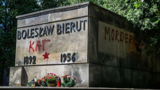 Grób Bolesława Bieruta na warszawskich Powązkach Wojskowych. Fot. PAP/J. Kamiński