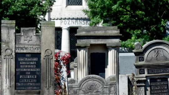 Cmentarz żydowski przy ul. Brackiej w Łodzi. Fot. PAP/G. Michałowski