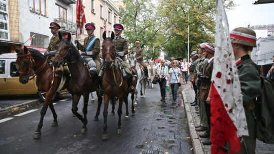 Marsz Mokotowa w 72. rocznicę wybuchu Powstania Warszawskiego. Fot. PAP/R. Guz 