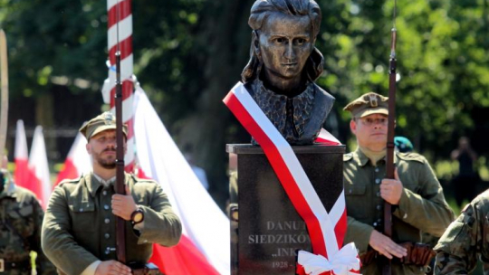 Uroczystości odsłonięcia w Miłomłynie pomnika Danuty Siedzikówny, ps. Inka. Fot. PAP/T. Waszczuk