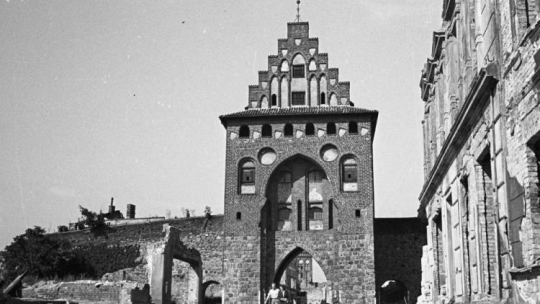 Brama Pyrzycka w Stargardzie. 1948 r. Fot. PAP/CAF