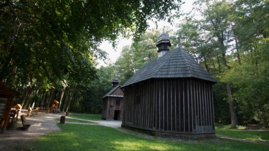 Kapliczki św. Rocha i Sebastiana oraz św. Antoniego w Łagiewnikach. Fot. PAP/G. Michałowski