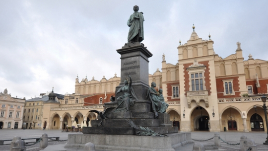 Pomnik Adama Mickiewicza w Krakowie. Źródło: wikipedia commons