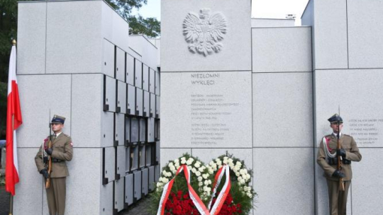 Uroczystość odsłonięcia Panteonu-Mauzoleum na Łączce na Wojskowych Powązkach. Fot. PAP/R. Guz