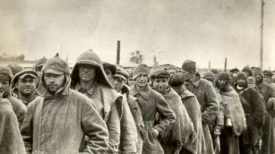 Jeńcy sowieccy w KL Auschwitz. Źródło: Państwowe Muzeum Auschwitz-Birkenau