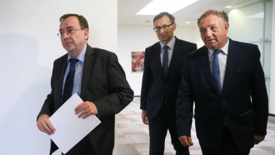 Koordynator służb specjalnych Mariusz Kamiński (L), szef Kolegium IPN Jan Draus, prezes IPN Jarosław Szarek. Warszawa, 19.09.2016. Fot. PAP/P. Supernak