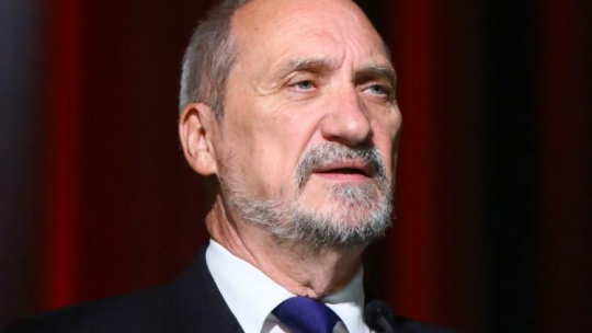 Minister obrony narodowej Antoni Macierewicz. Fot. PAP/L. Szymański