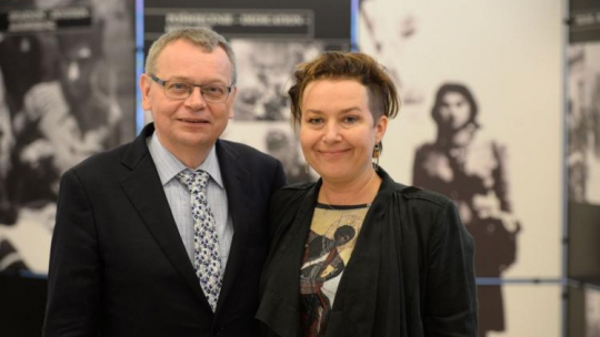 Pisarka Elżbieta Cherezińska oraz wydawca Tadeusz Zysk. Fot. PAP/J. Turczyk