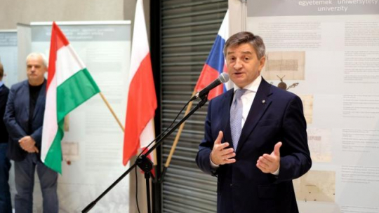 Marszałek Sejmu Marek Kuchciński podczas otwarcia wystawy "Od Wyszehradu do Wyszehradu" w Muzeum Narodowym Ziemi Przemyskiej w Przemyślu. Fot. PAP/D. Delmanowicz