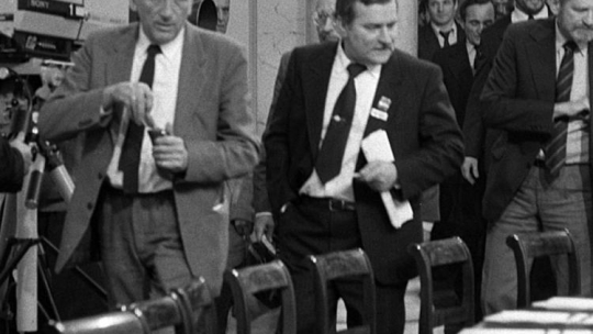 Obrady Okrągłego Stołu. Od lewej: Tadeusz Mazowiecki, Lech Wałęsa i Bronisław Geremek. Fot.PAP/Z. Matuszewski 